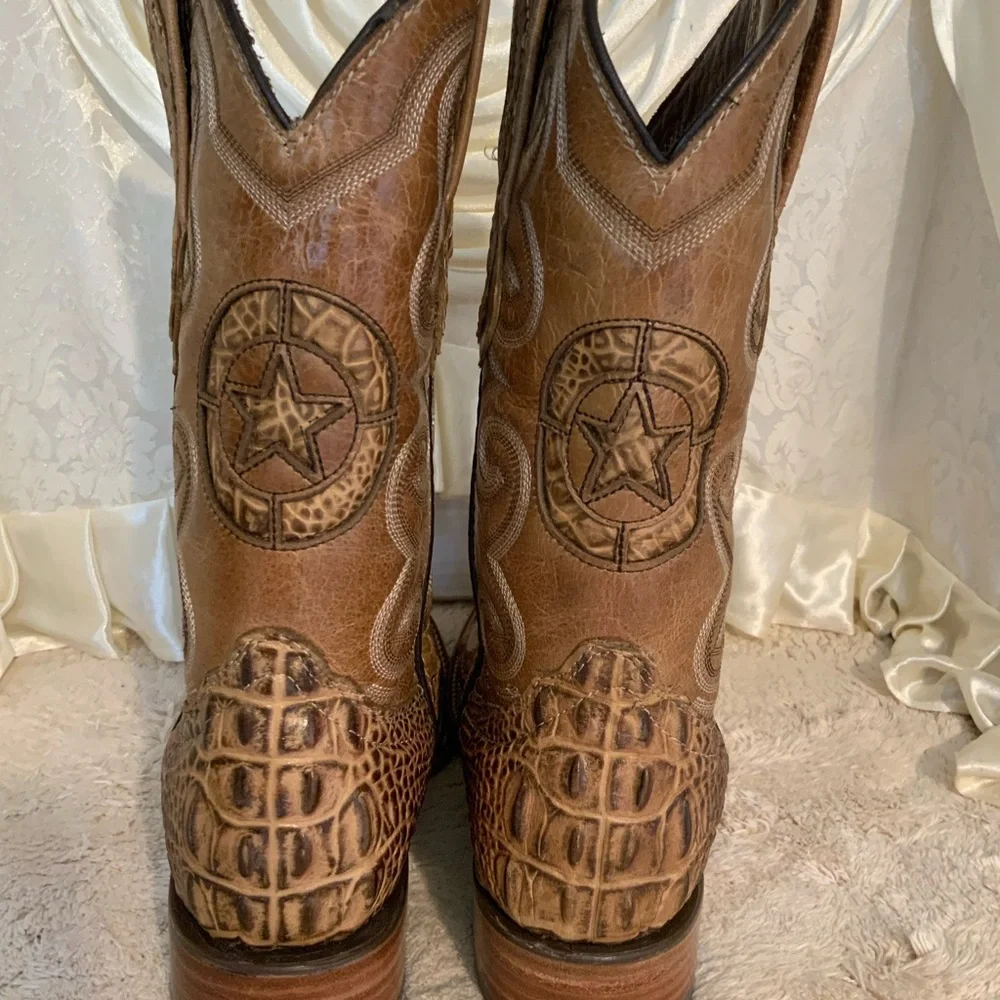 HOME TOWN BOOTS